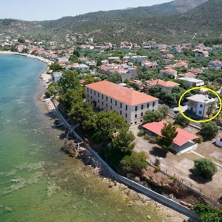 Aigli House Case de vacanță